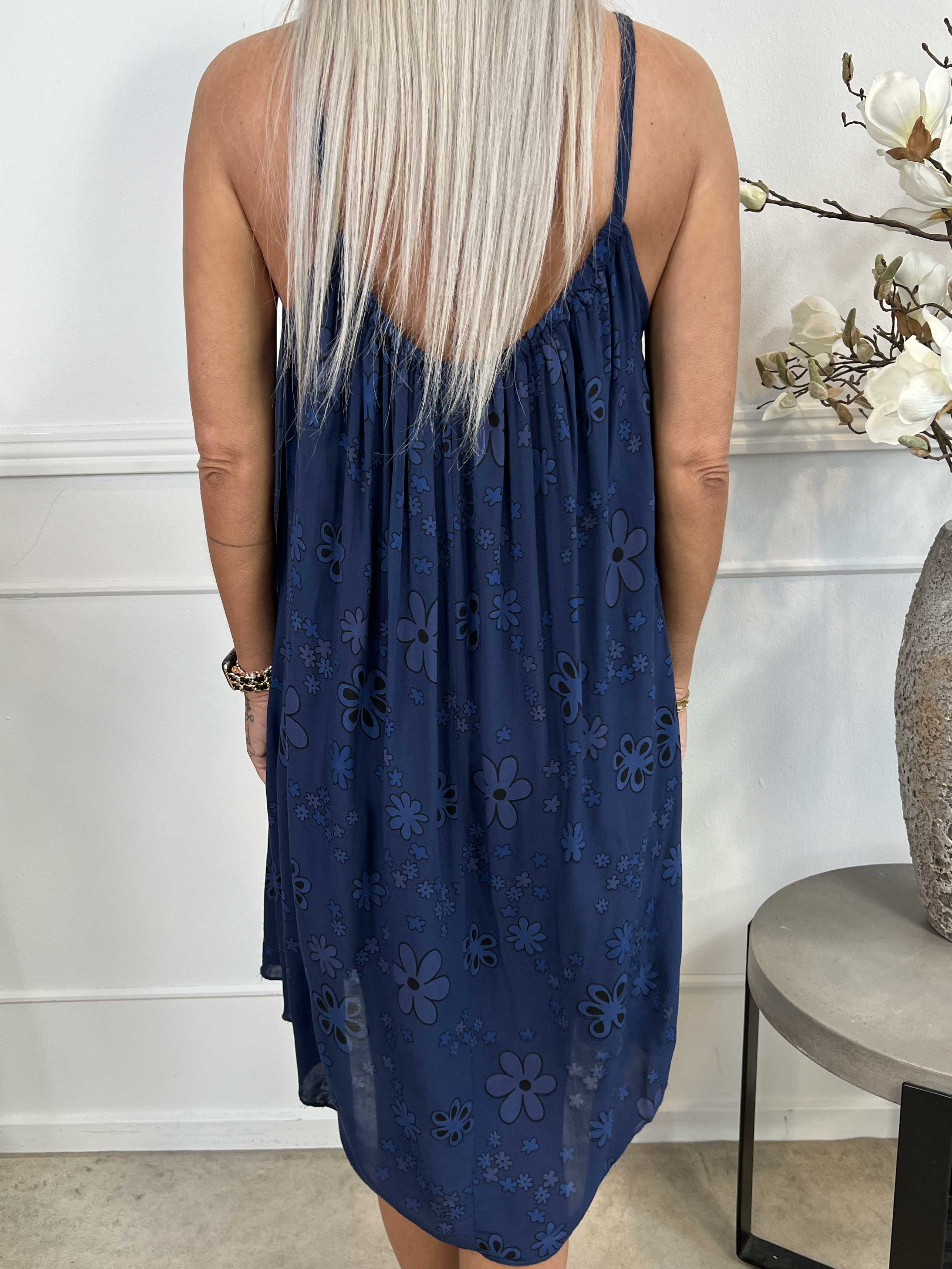 Sunshines Flower - Let kjole i viskose med blomsterprint